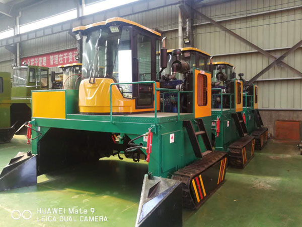 有機肥好氧發(fā)酵翻堆機設(shè)備