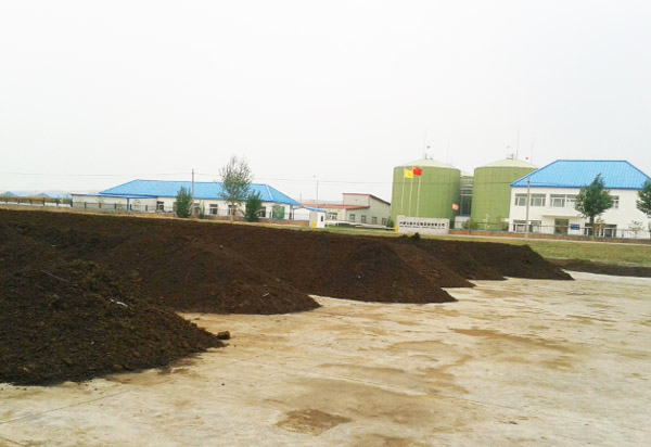 履帶式翻堆機在有機肥發酵時的優點