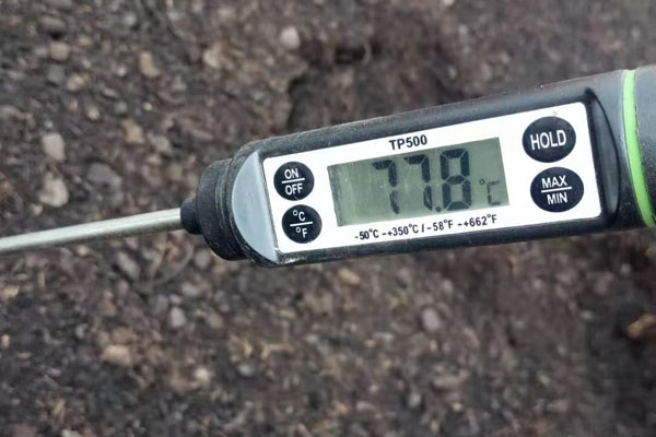 小麥秸稈發酵制作有機肥的方法